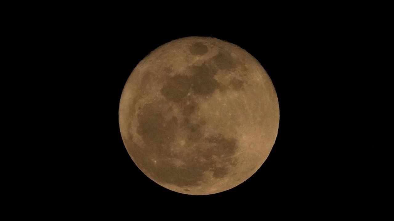 Icymi Super Blue Moon Over Li Around The World Newsday