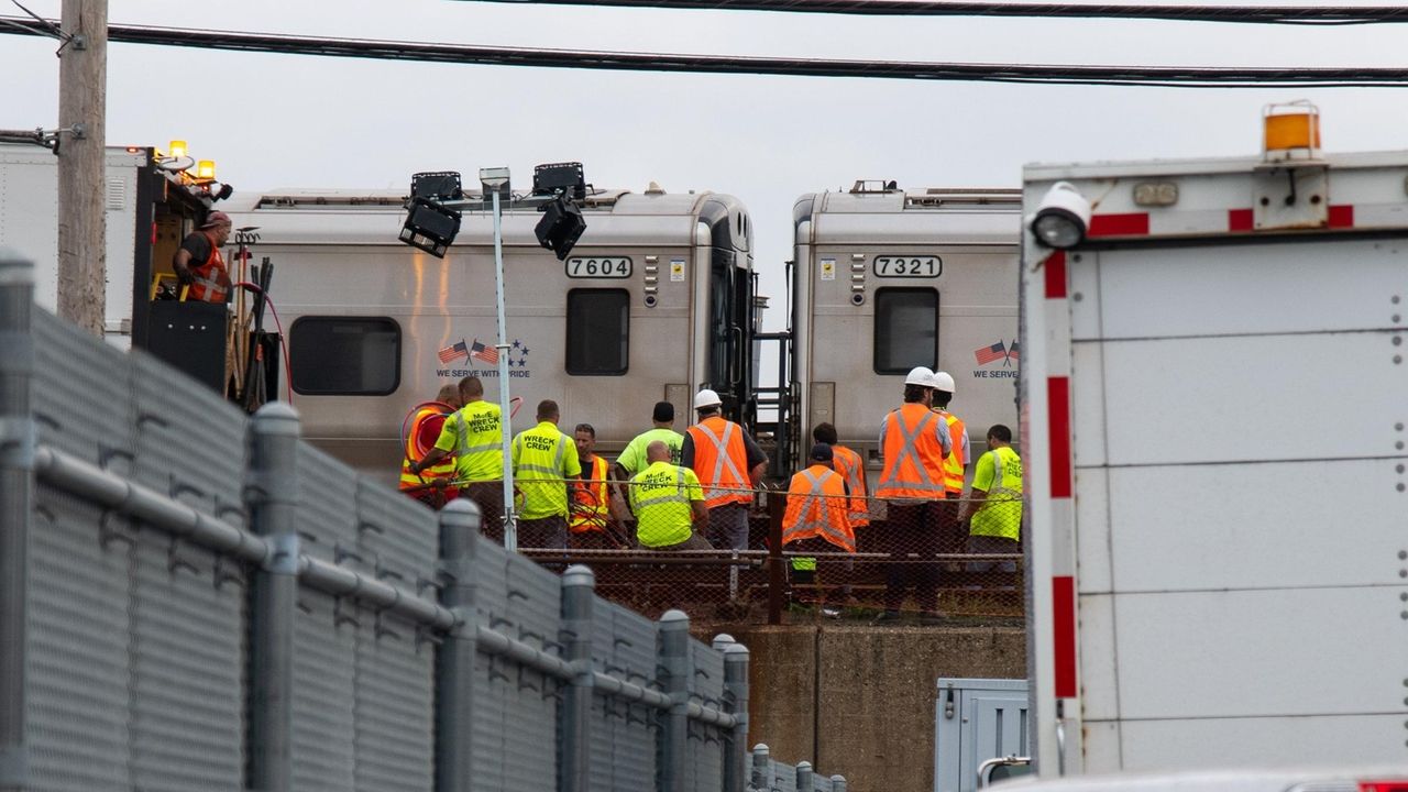 Derailed Lirr Trains Back On Tracks Work Near Jamaica To Continue