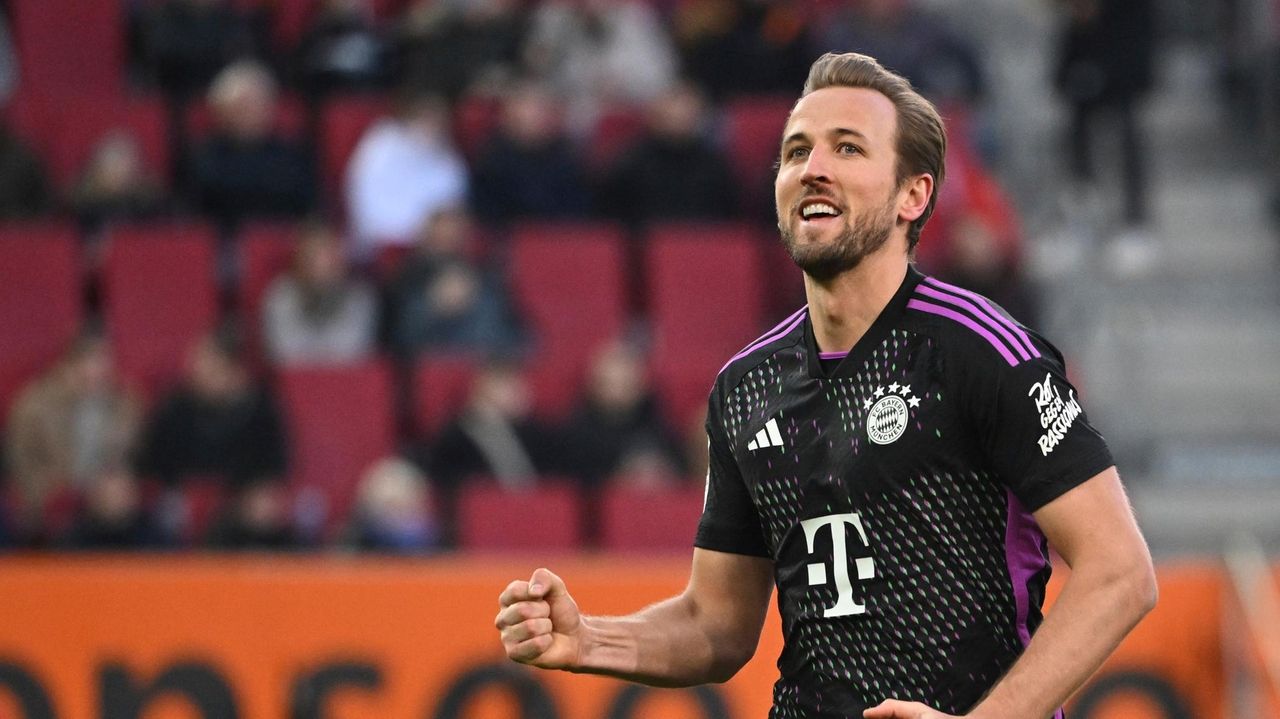 Kane Scores In Injury Hit Bayern S Win Over Augsburg And Bundesliga