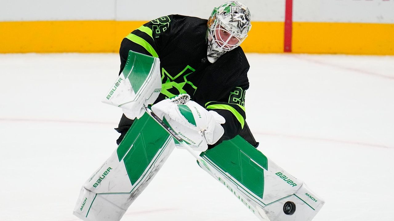 Stars Goalie Oettinger Leaves In 1st Period Against Senators Because Of