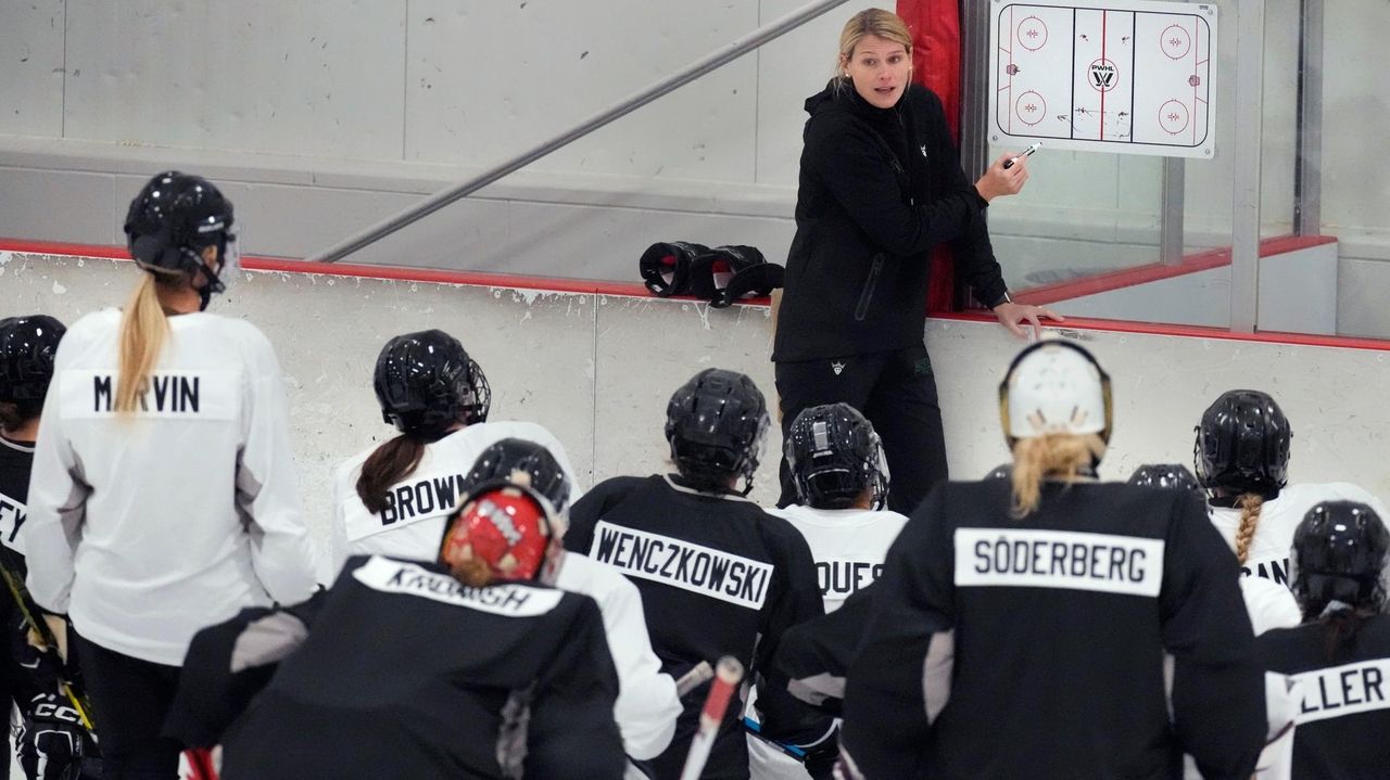 Puck Drop To Follow Ball Drop With Pro Women S Hockey League Opening