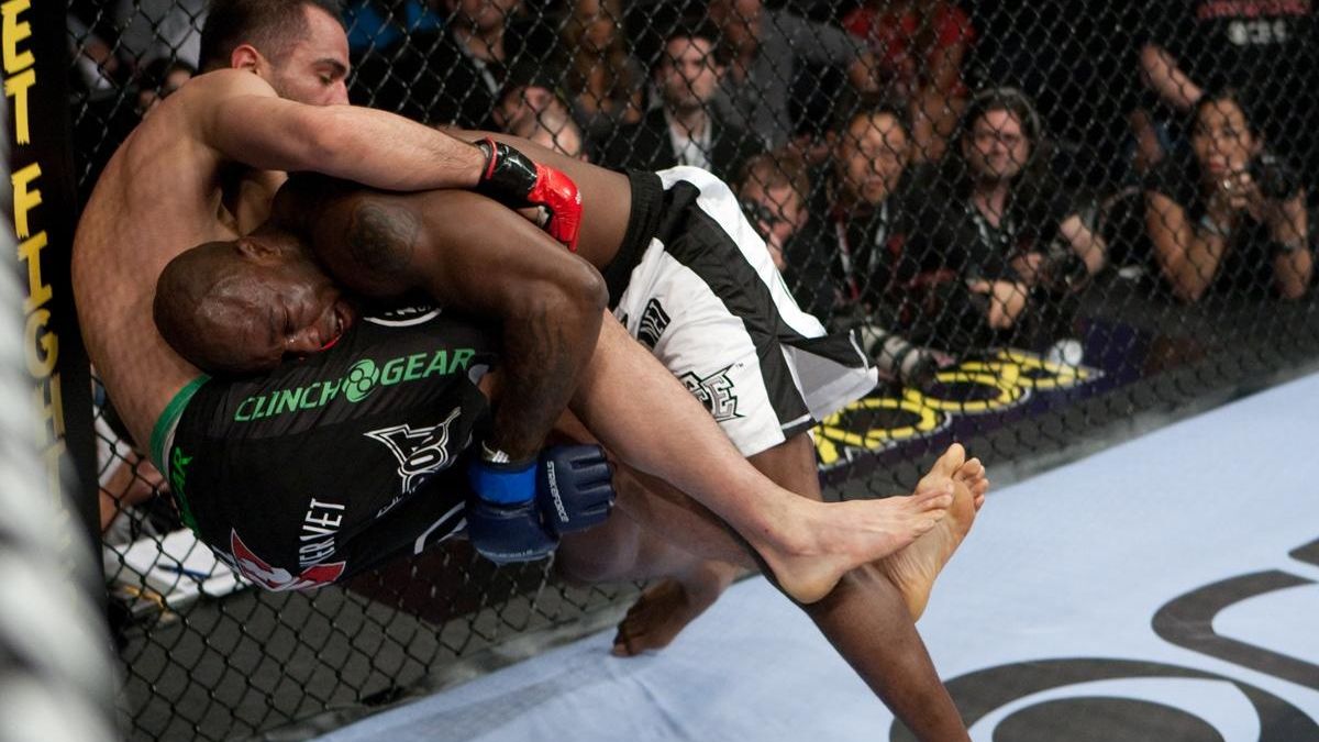 Strikeforce King Mo Lawal Upsets Gegard Mousasi Newsday