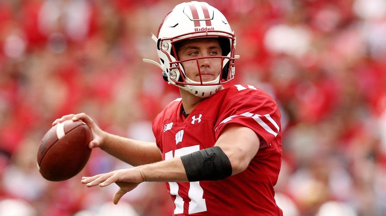 Notre Dame football: Former Wisconsin QB Jack Coan all in on beating the  Badgers