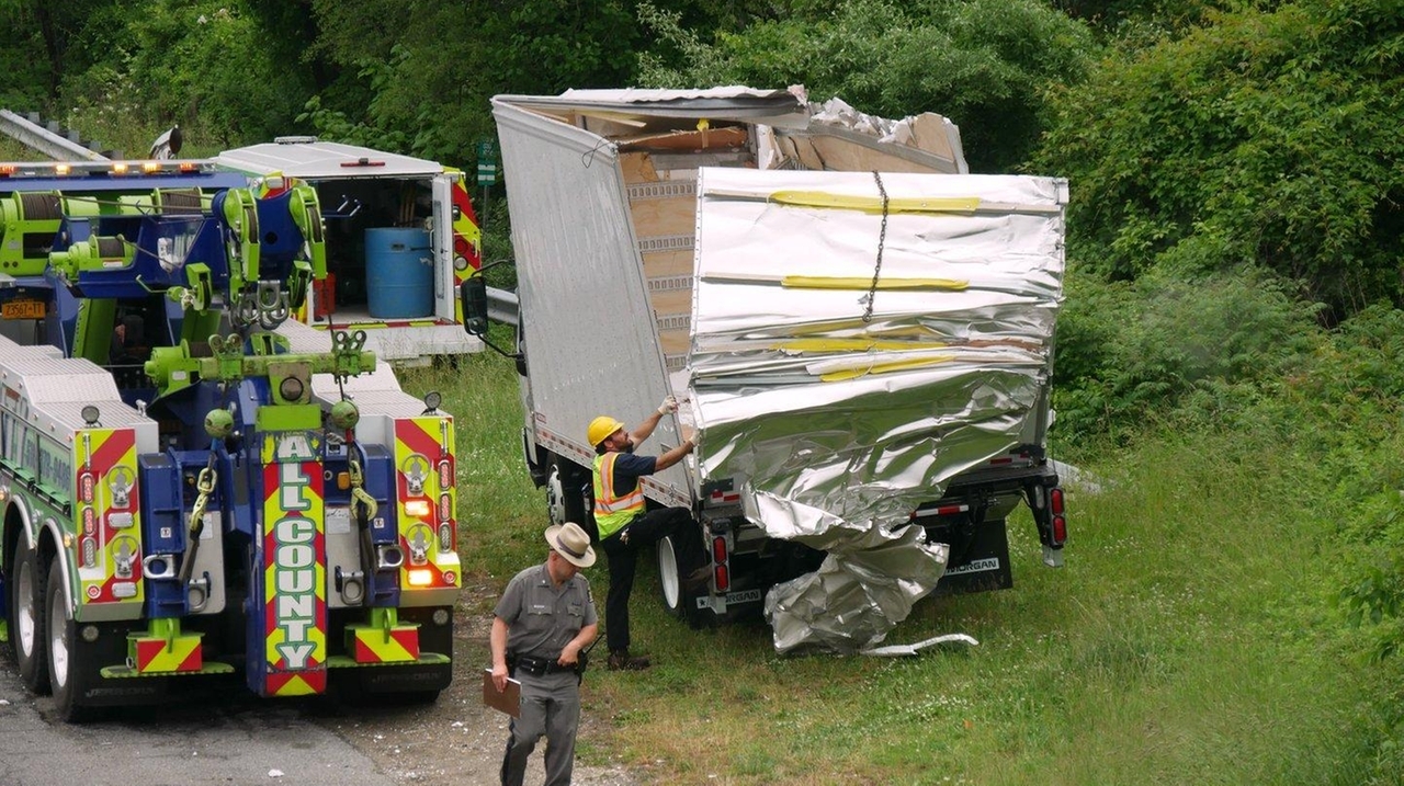 Officials Truck hits same Southern Parkway overpass as bus Newsday
