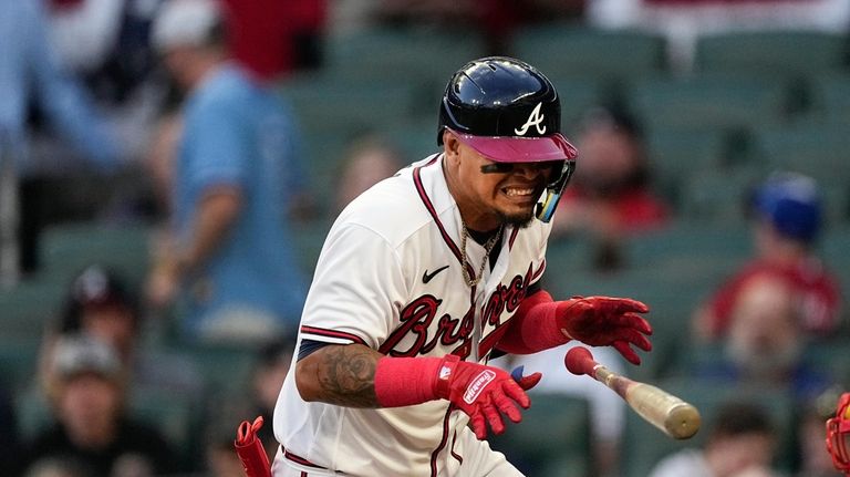 Rosario's tie-breaking HR in 8th sends Braves past Reds, 5-4