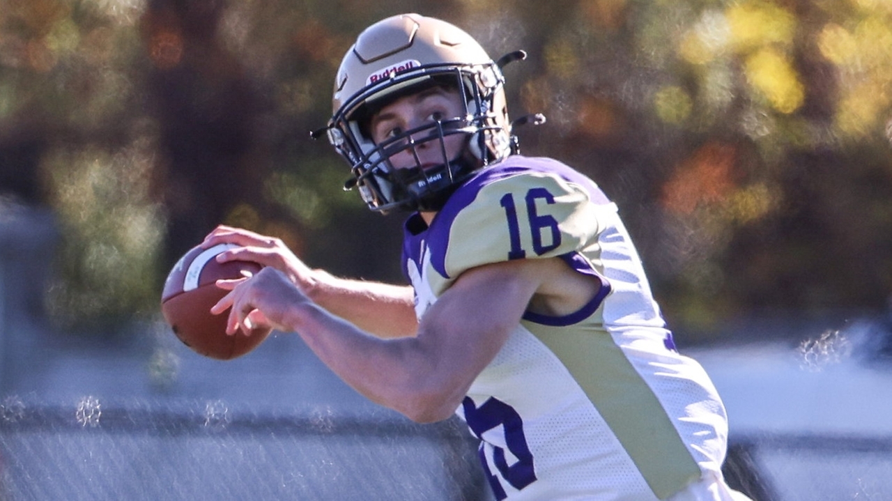 Suffolk Division III football roundup - Newsday