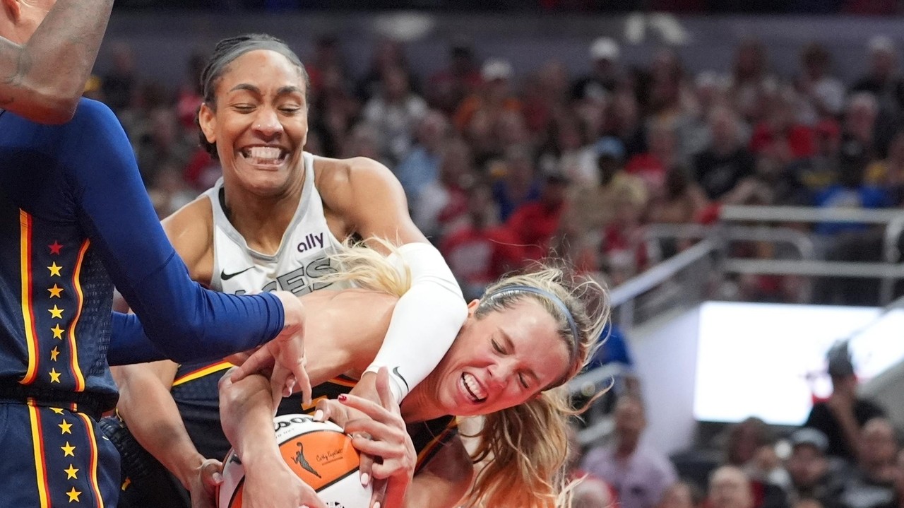 Fever beat Las Vegas 81-54 and snap a 16-game losing streak against the ...