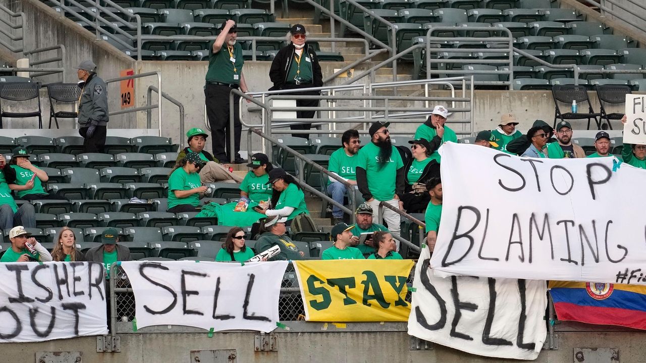 Sell the team' chants from Athletics fans draw brutally honest takes from  Oakland veteran, manager