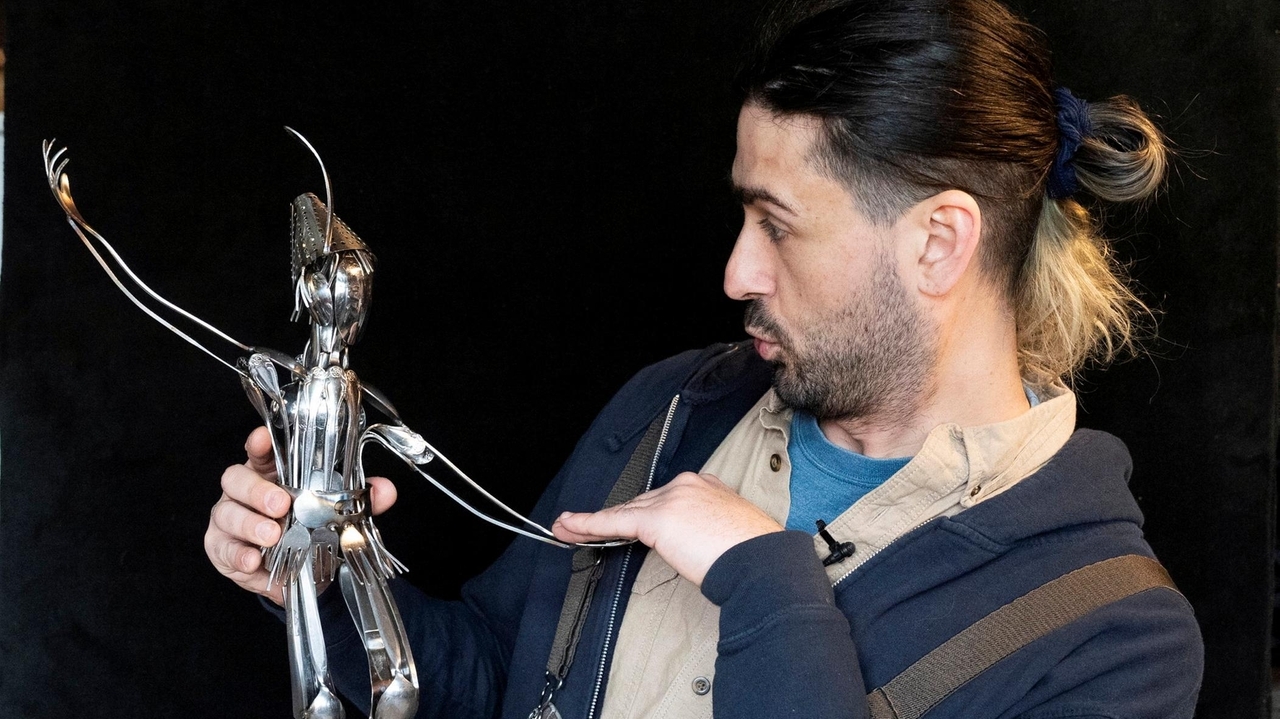 TJ Savino of Bay Shore finds success as a sculptor after dark period - Vimarsana News