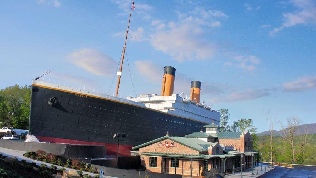 Titanic museums are unsinkable attractions - Newsday