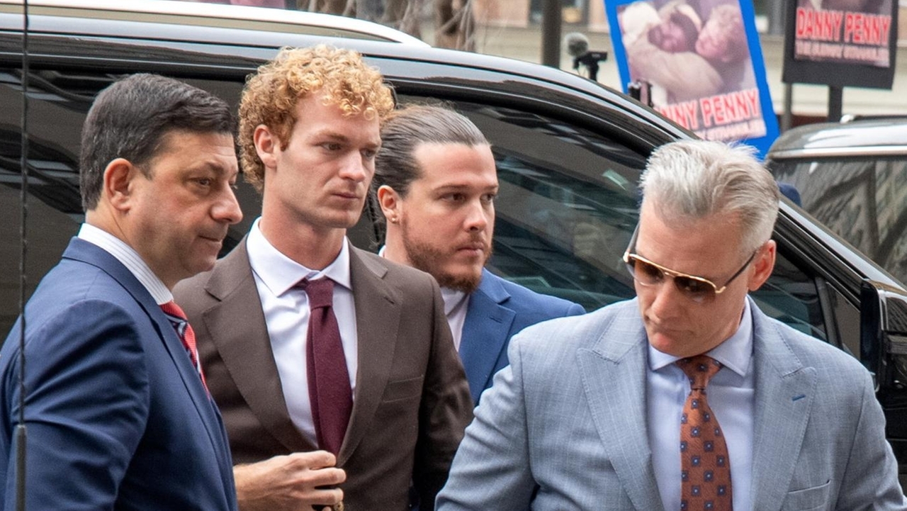 Subway chokehold trial: Daniel Penny acquitted of criminally negligent ...