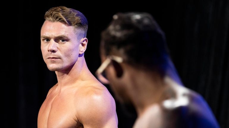 Chris Wade stares down Bubba Jenkins at the PFL semifinal...