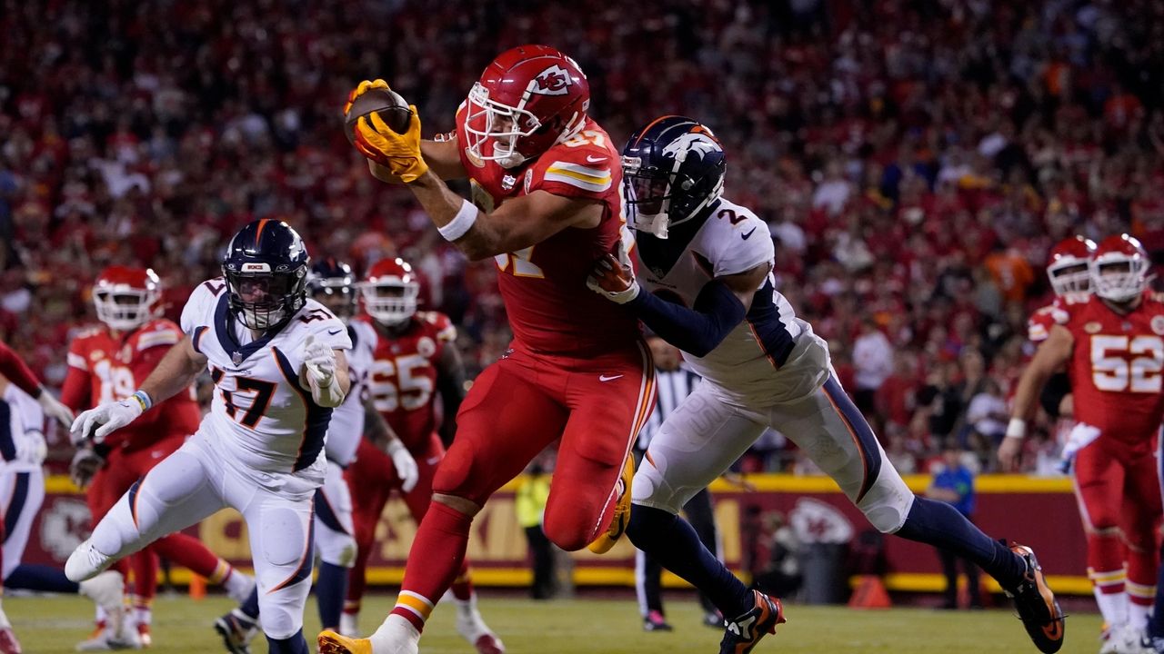 Struggling defense highlights Chiefs' first preseason game