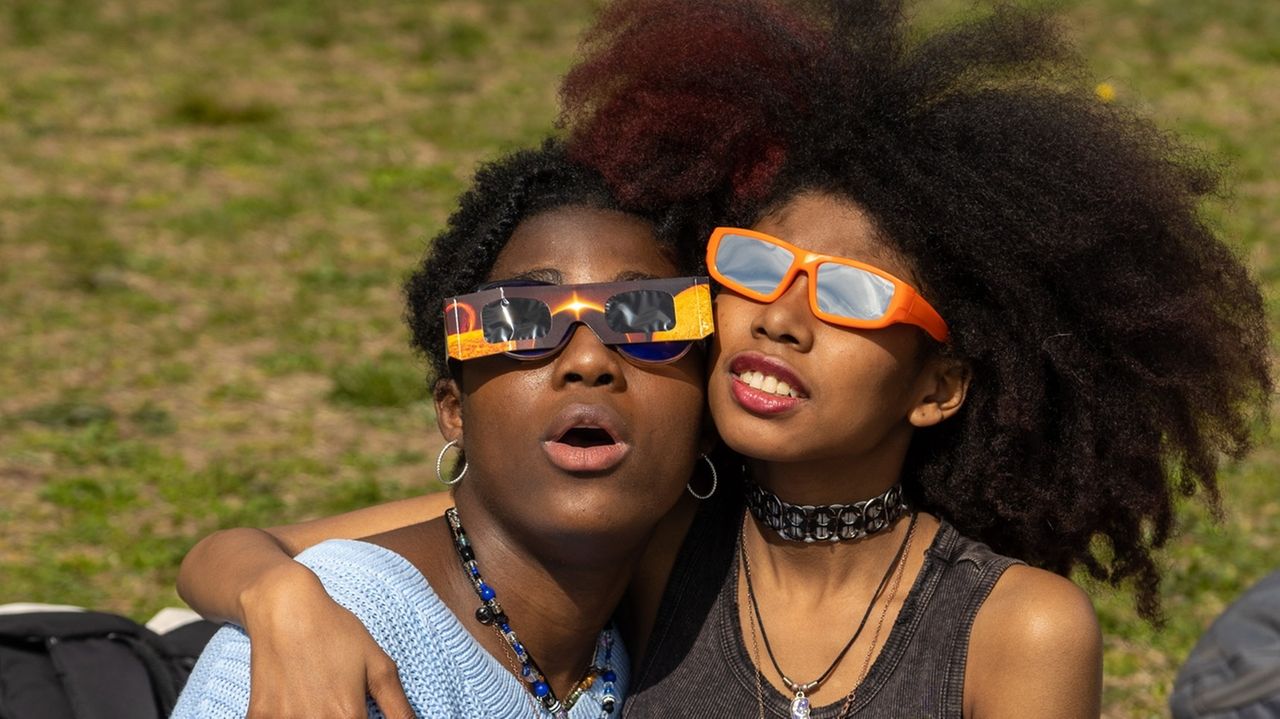 Photos: Eclipse on LI, in NYC and around the country - Newsday