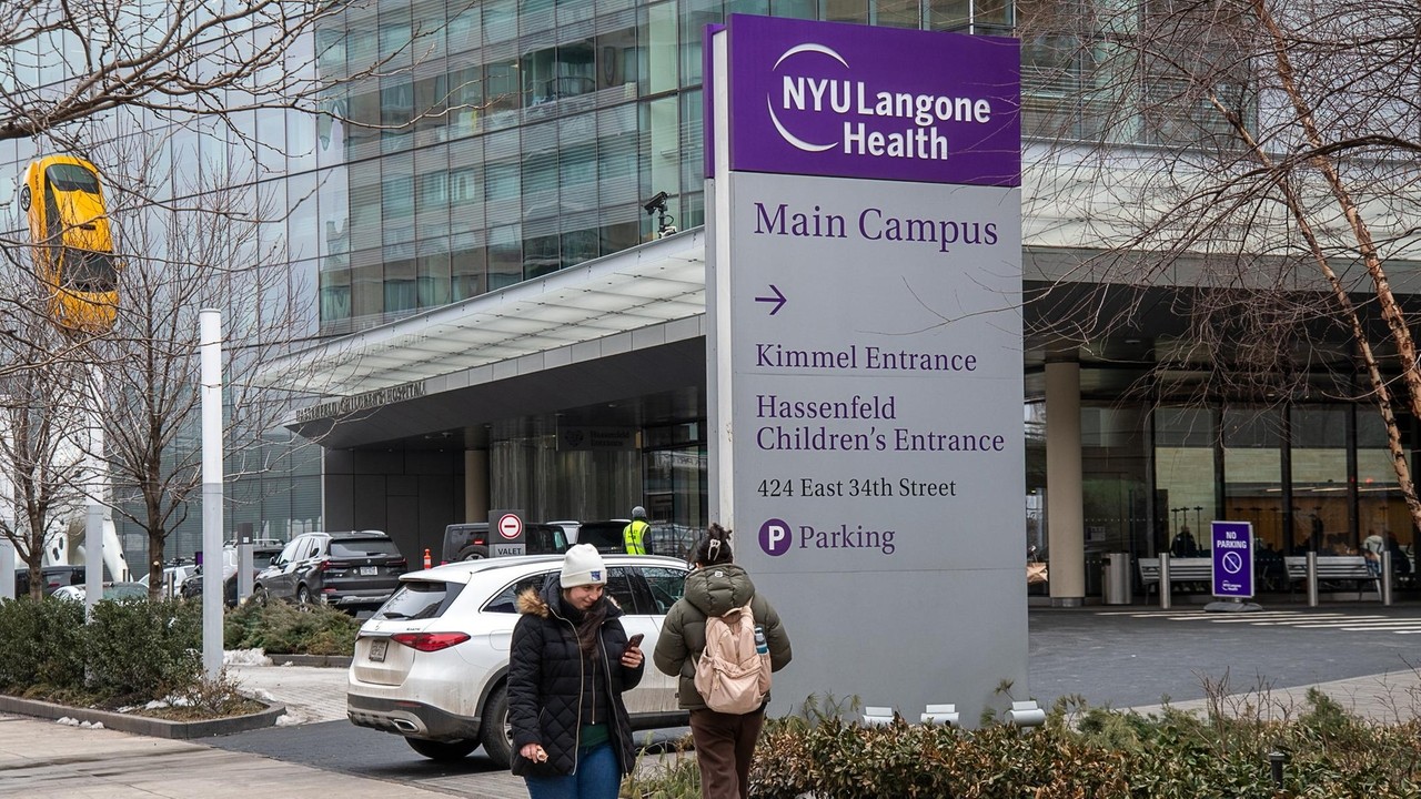 Unter dem Druck der Trump-Regierung wird NYU Langone Health die ...