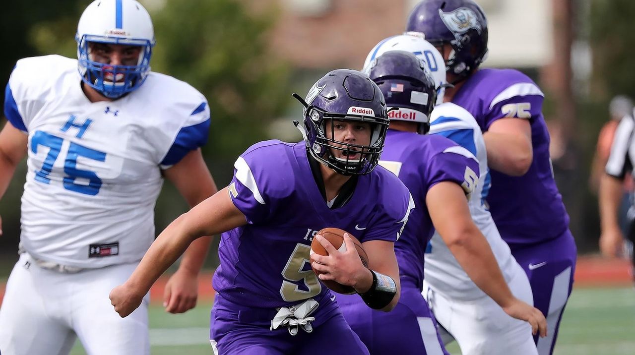 Hauppauge vs. Islip football Newsday