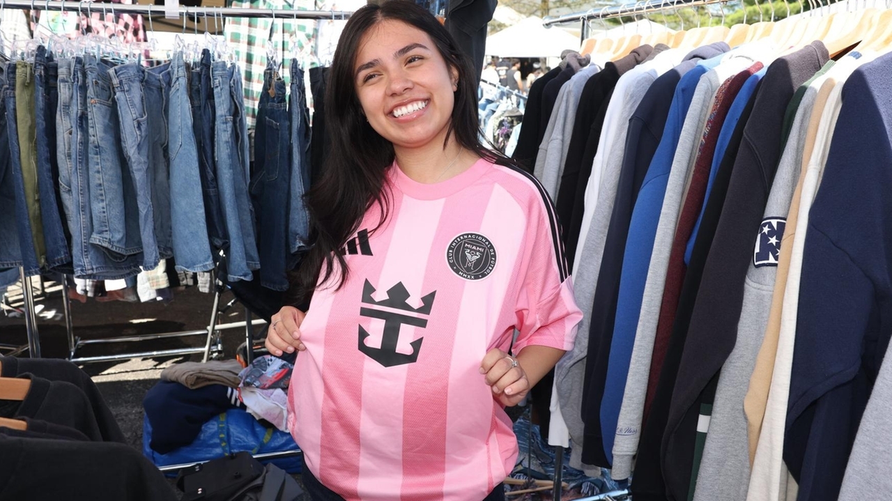 Where to score throwback, pro soccer jerseys for the FIFA World Cup