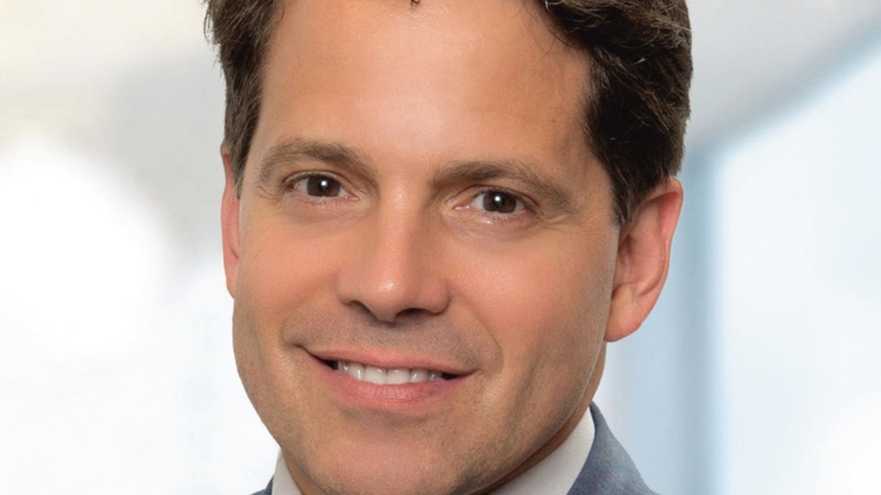 Anthony Scaramucci discusses LI childhood, job as Newsday paperboy, in ...