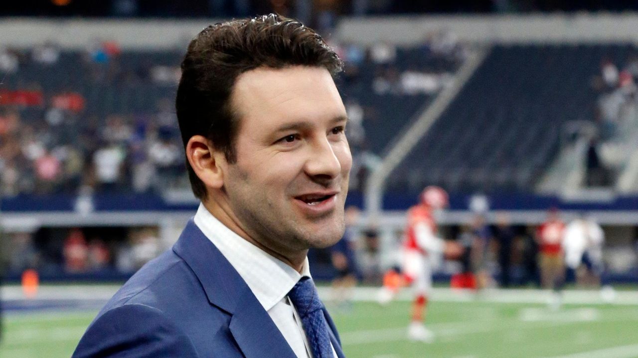 Super Bowl LIII: Tony Romo, sans predictions, still delivers super analysis  for CBS - Newsday