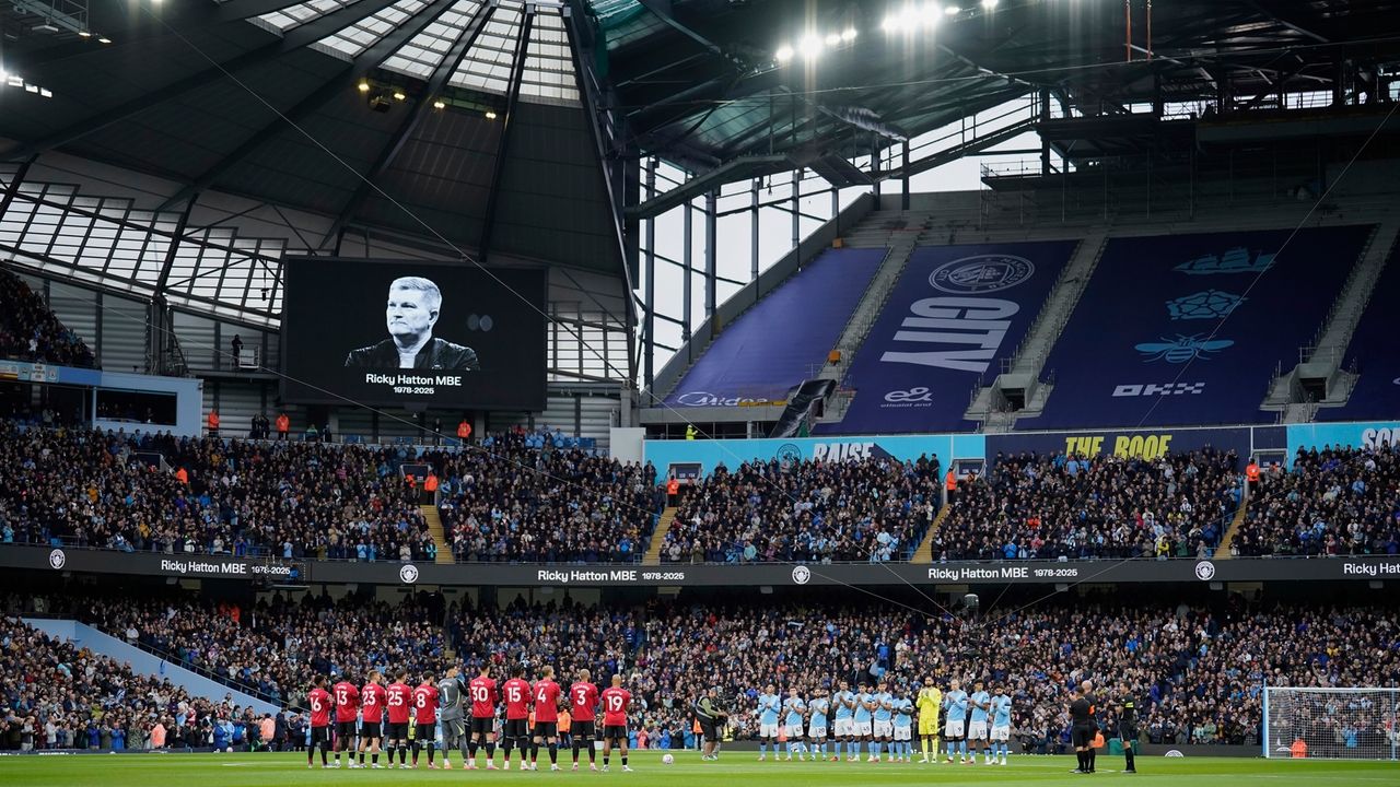 Man City and Man United fans unite to pay tribute to boxing icon Hatton -  Newsday, image size:1280x720