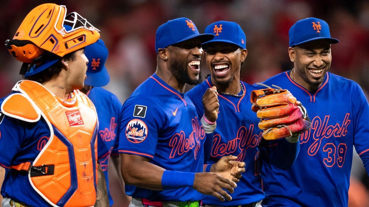 Mets' Edwin Diaz, Luisangel Acuna help secure win over Reds - Newsday