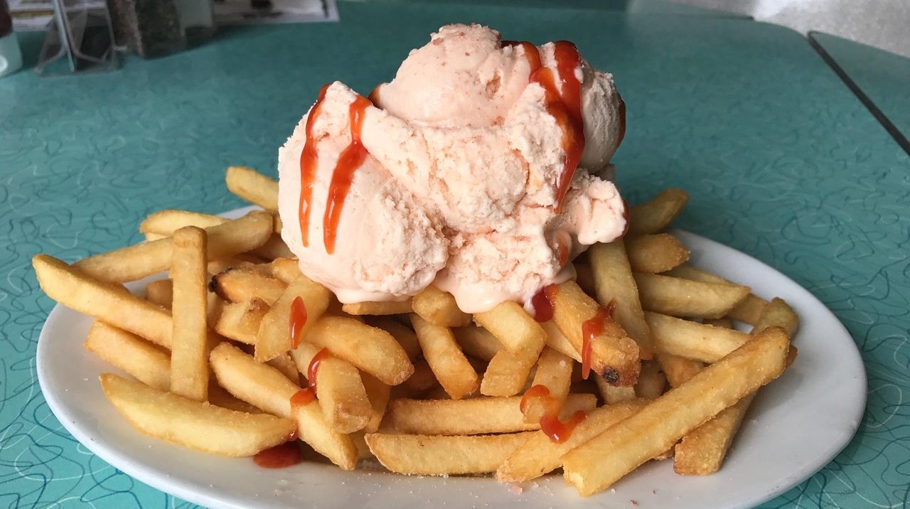 Krisch's Restaurant & Ice Cream Parlour in Massapequa serves ketchup