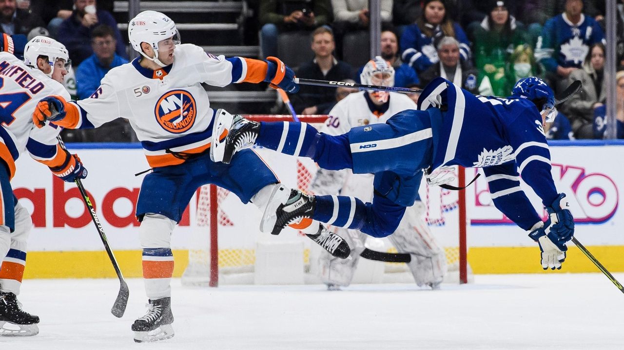 Oliver Wahlstrom Puts Some Fight Into The Islanders - Newsday