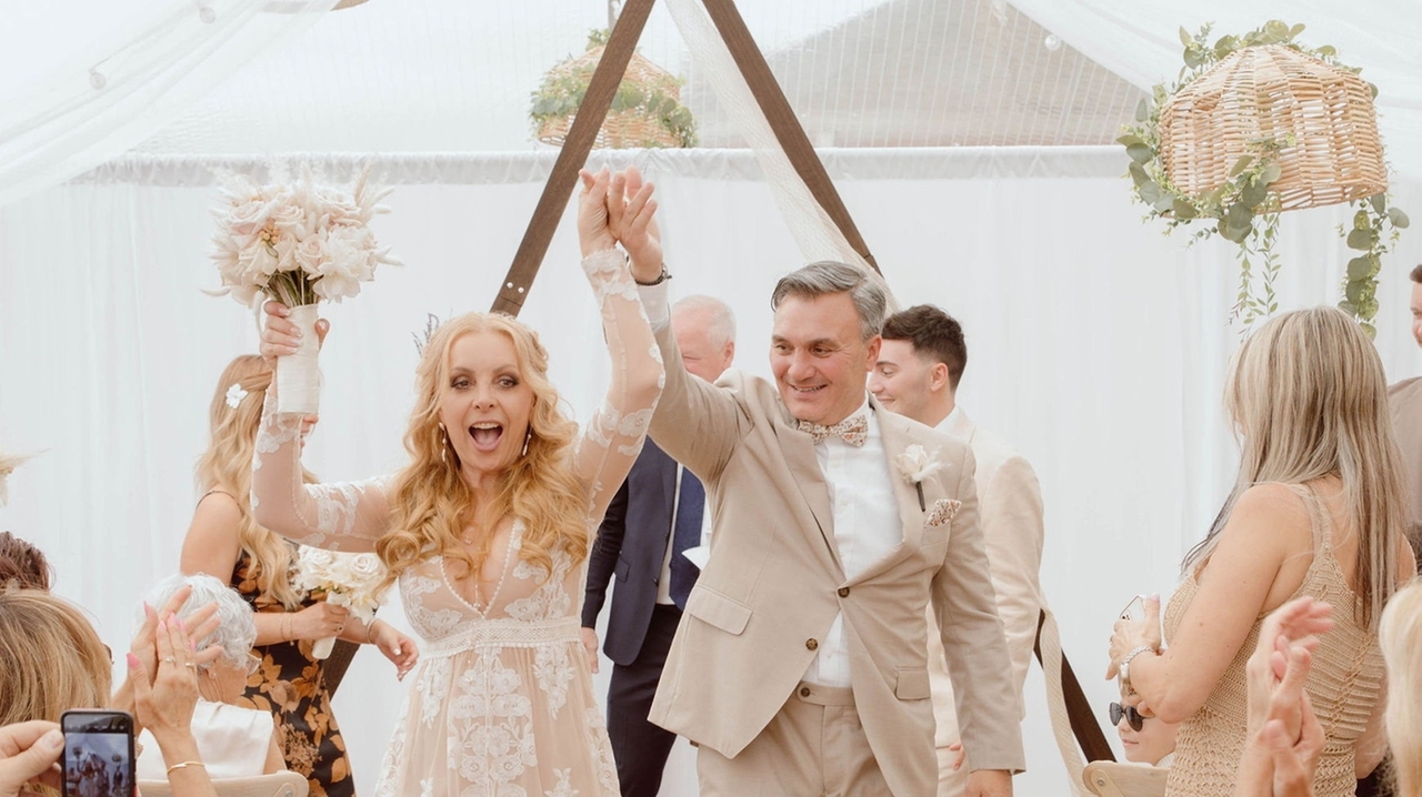 House party: What to know, including budgets, guest lists, tents and ...