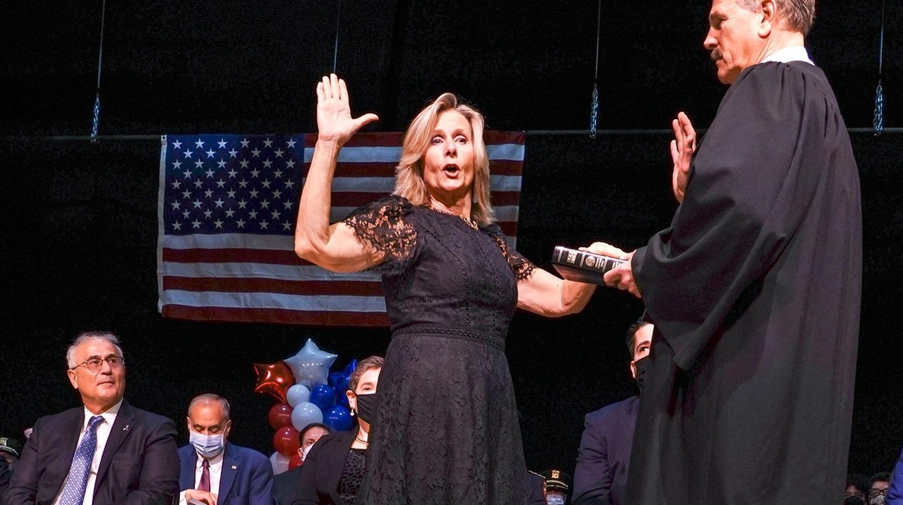 Political shift in Glen Cove as mayor, city council sworn in - Newsday