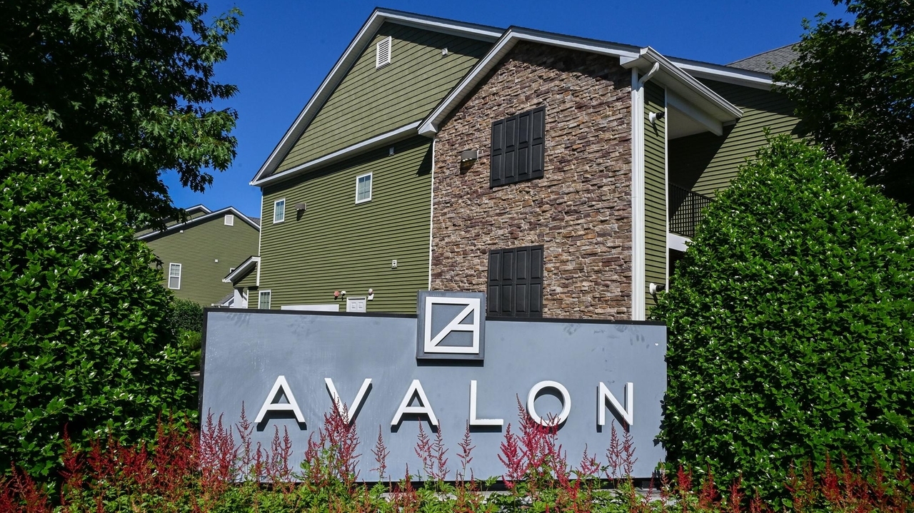 Man found unconscious in Avalon Huntington Station pool in serious condition