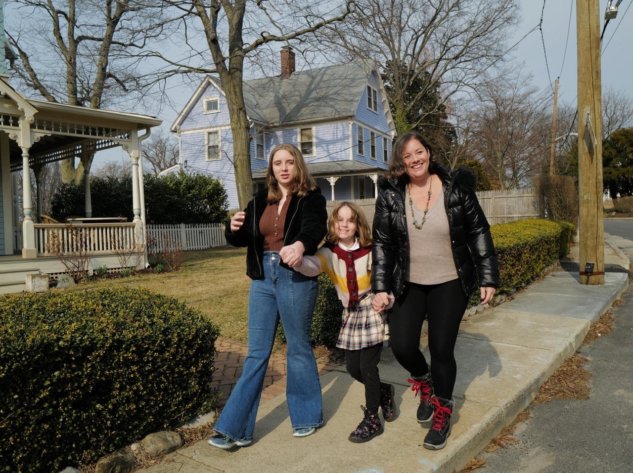 4 Long Island neighborhoods where you can pair a hike with springtime