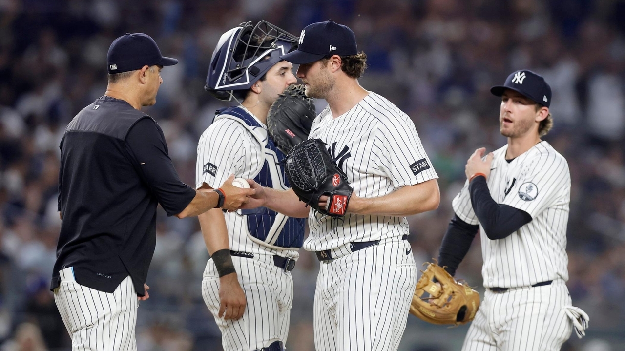 Yankees' Boone leaves Cole in and the Dodgers' Muncy makes him pay