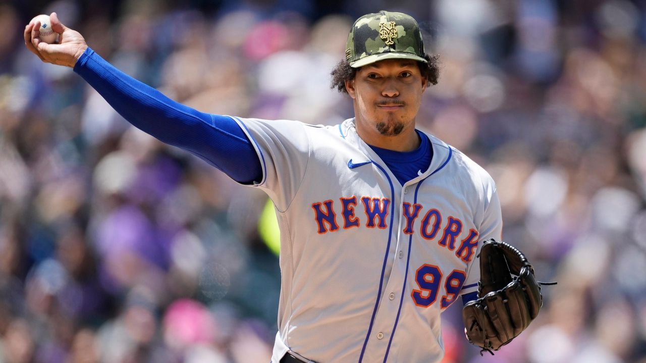 New York Mets' Taijuan Walker pitches during the first inning of a