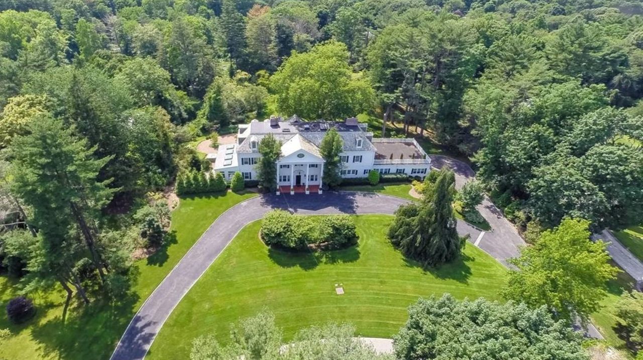 Report Old Westbury ranks among the nation's wealthiest communities
