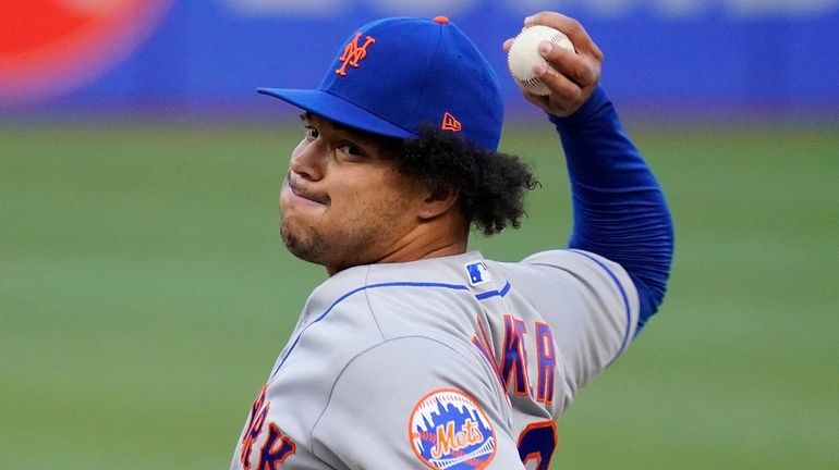 Mets starting pitcher Taijuan Walker delivers during the second inning...