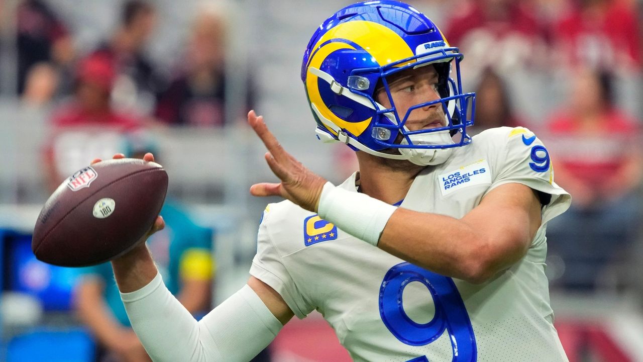 Los Angeles Rams quarterback Matthew Stafford warms up before an