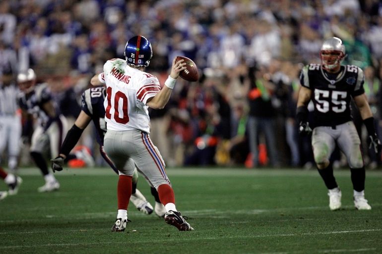 The New York Giants' Tom Strahan, left, and Eli Manning celebrate after a  17-14 Giants' victory in Super Bowl XLII at University of Phoenix Stadium  in Glendale, AZ, USA on February 3