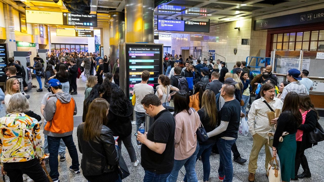 Night LIRR reductions at Penn Station have show fans leaving early