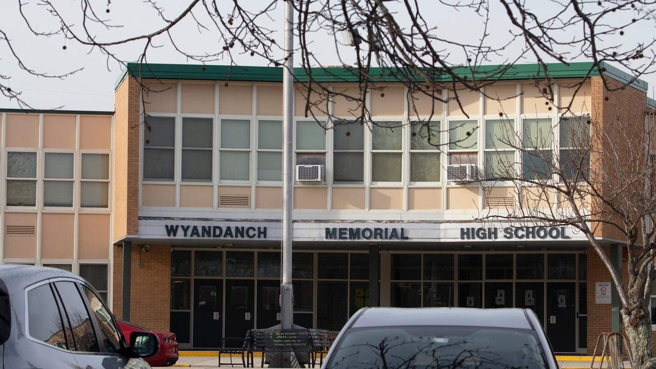 2 Wyandanch High students stranded in Ghana after paperwork snafu snarls trip home - Vimarsana News