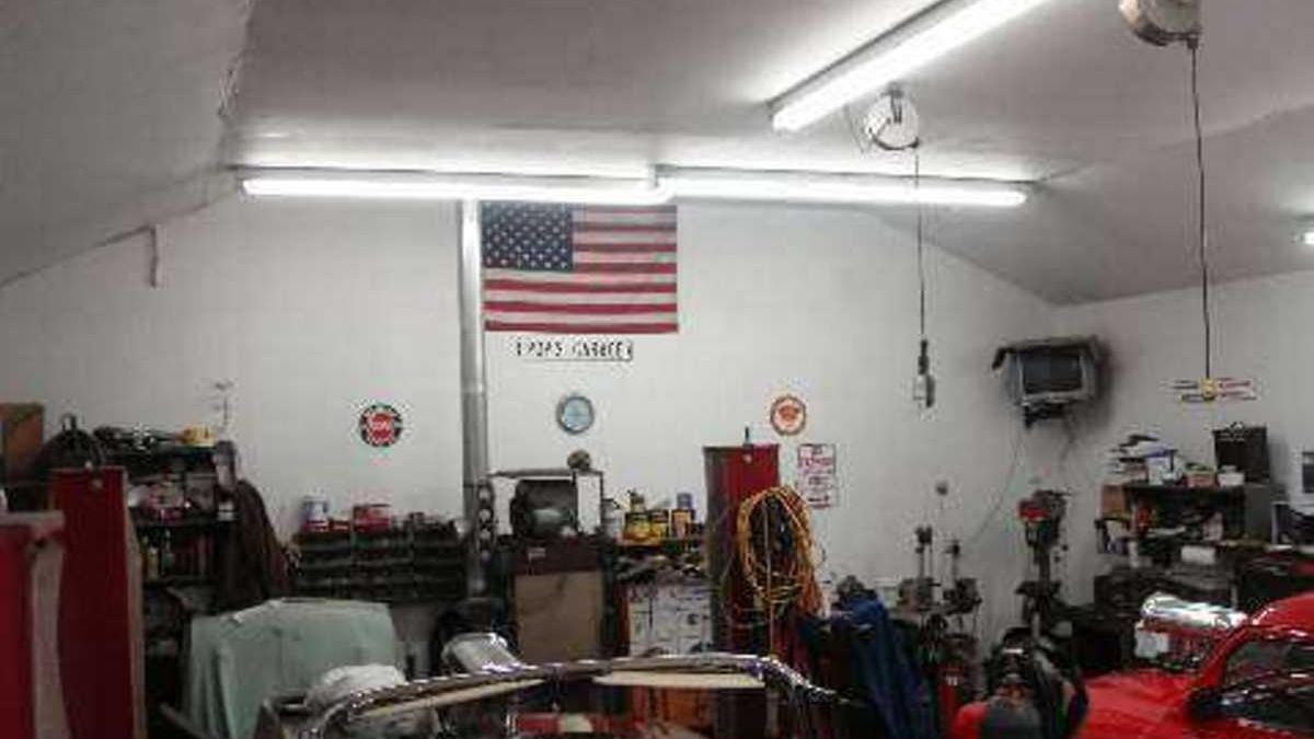 A Ronkonkoma house for a car buff Newsday