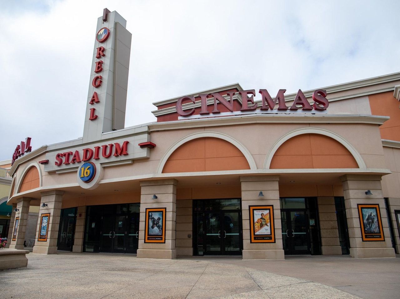 Bay Shore man claimed to have gun in Regal Deer Park & IMAX movie
