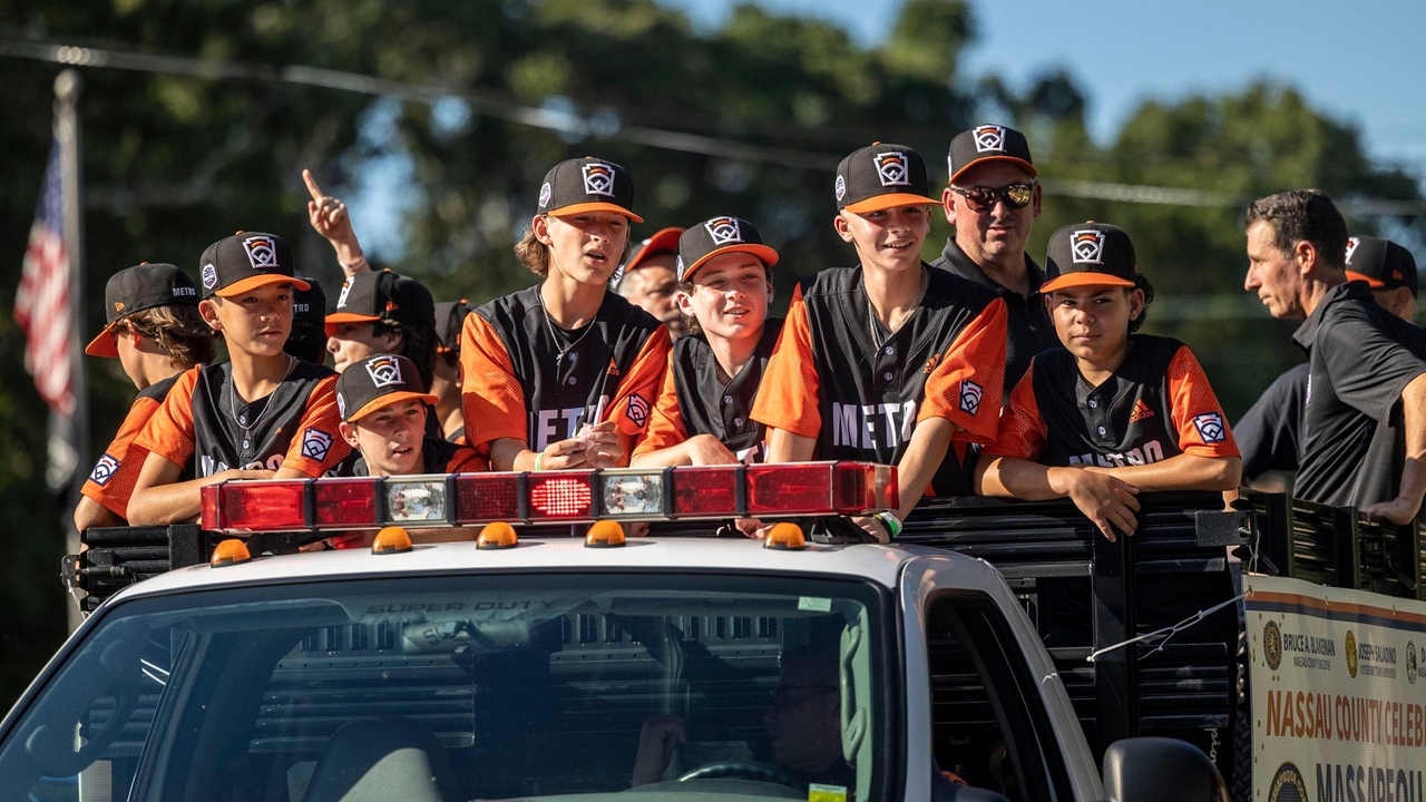 Massapequa Little League team honored with parade - Newsday