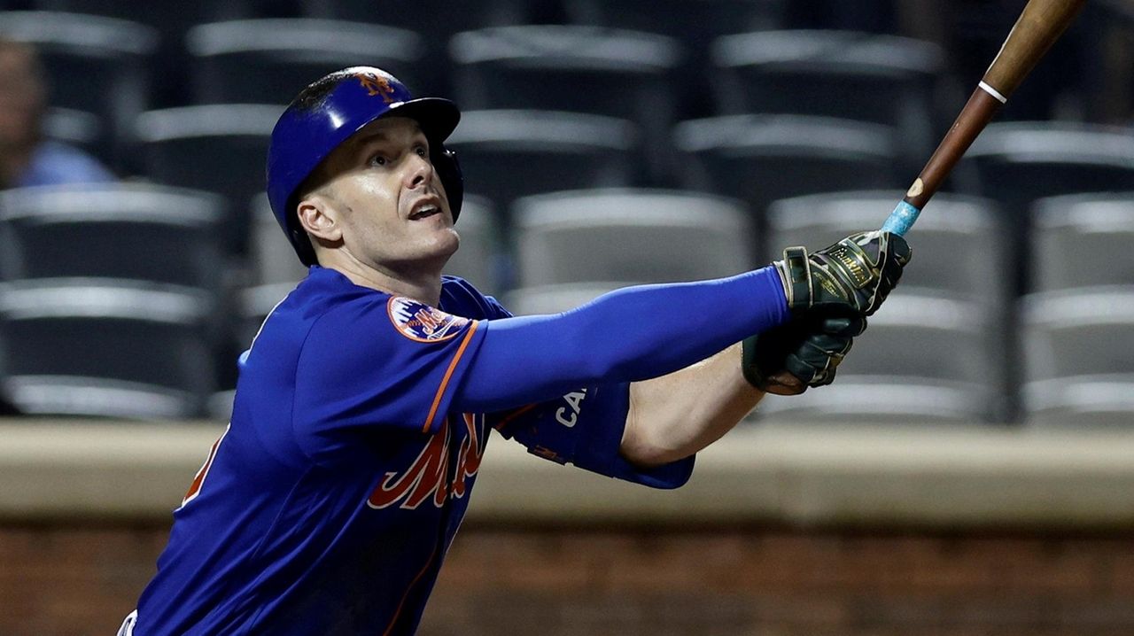 Brewers acquire outfielder Mark Canha as Mets deal another veteran