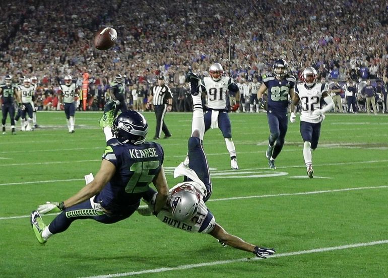 Highlight] Jermaine Kearse makes a great juggling catch in Super Bowl XLIX  to put the Seahawks in prime scoring position at the end of the 4th : r/nfl