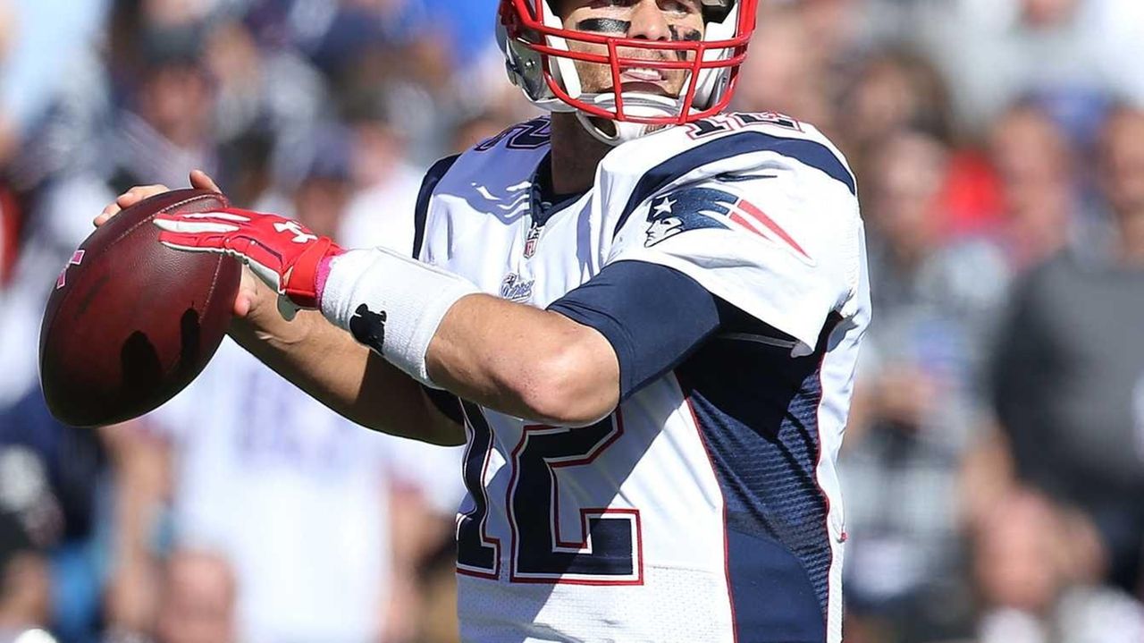 Tom Brady performs like  Tom Brady during the New England Patriots'  division-clinching win 