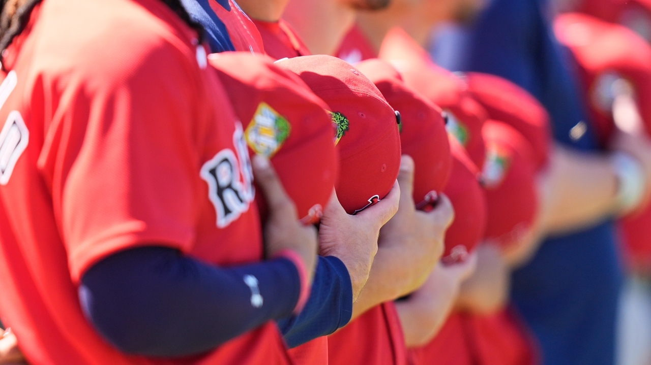 Red Sox prospect Erik Rivera pitches in Boston uniform for Puerto Rico ...