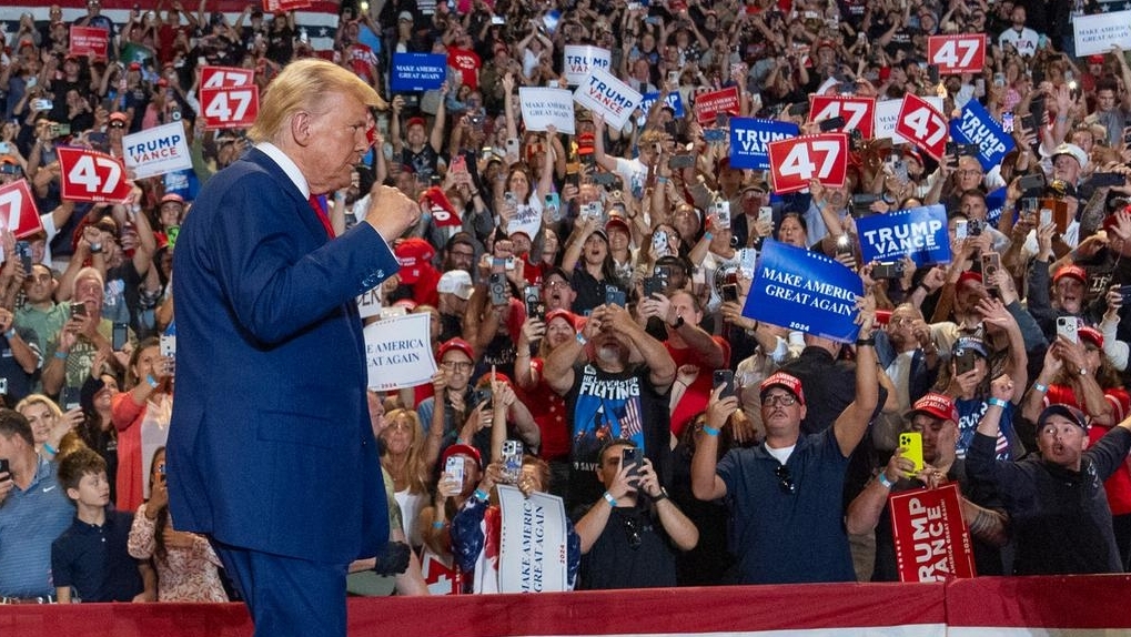 Trump draws thousands to Coliseum for rally - Newsday