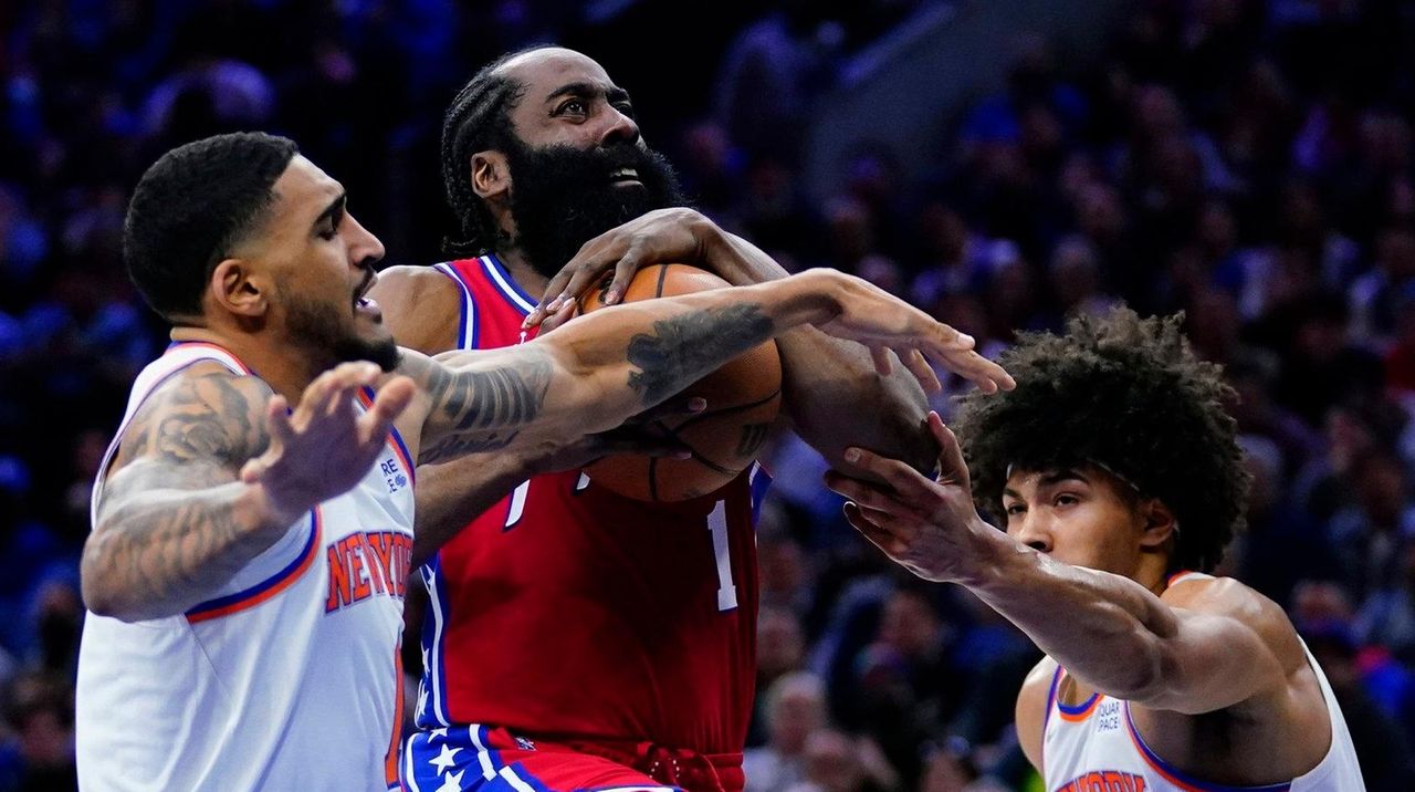 Knicks cough up 16point firsthalf lead, fall to 76ers Newsday