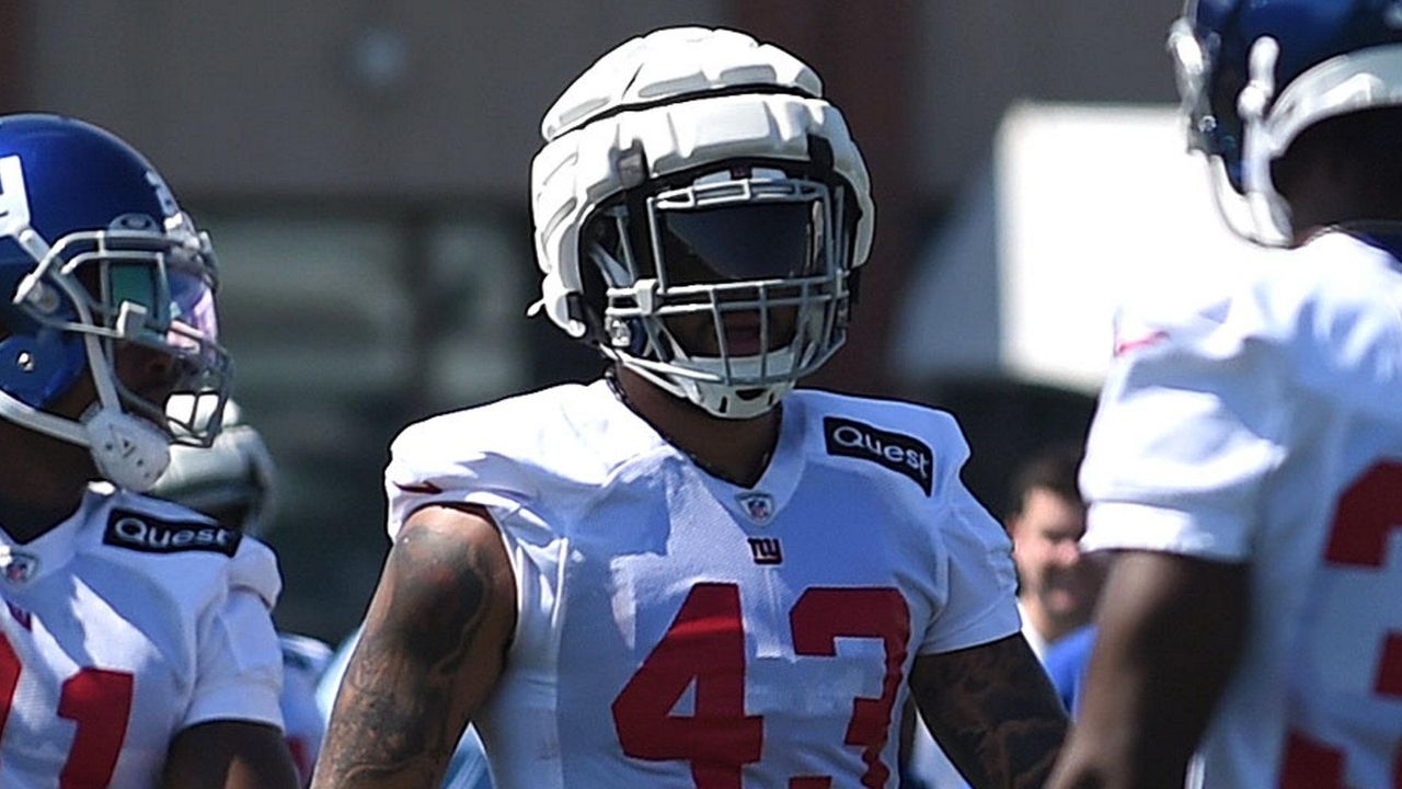 Giants' Darrian Beavers wears heart on sleeve, ready to leave mark in first  practice in pads - Newsday