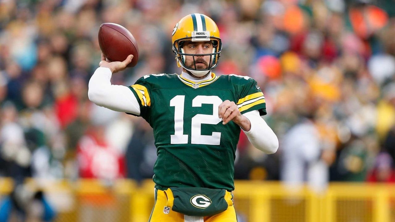 Aaron Rodgers sits out Green Bay Packers practice, still expected to